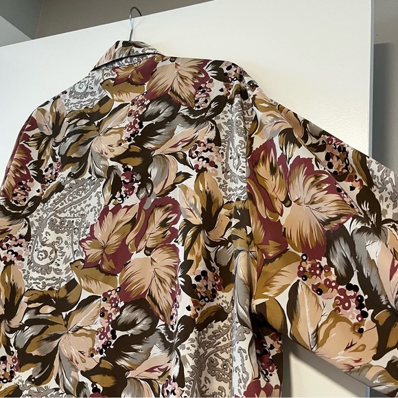 HER | Vintage Floral Button Up Shirt - Picture 10 of 15